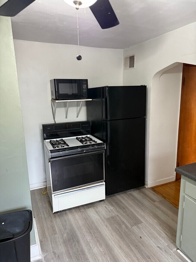 Kitchen - 7804 Banks St