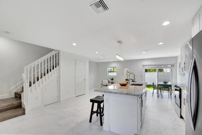 Building Photo - 3871 Patio Ct