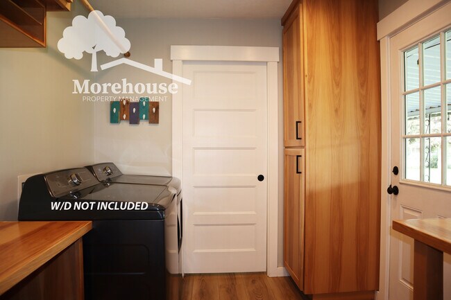Building Photo - 10440 Meadow Lark Dr
