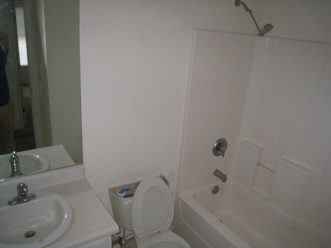 Building Photo - Cozy Condo