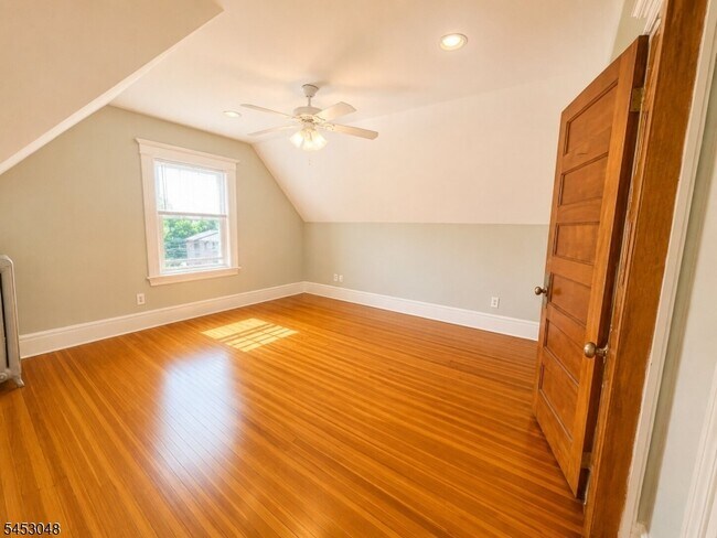 Building Photo - 2 Cloverhill Pl