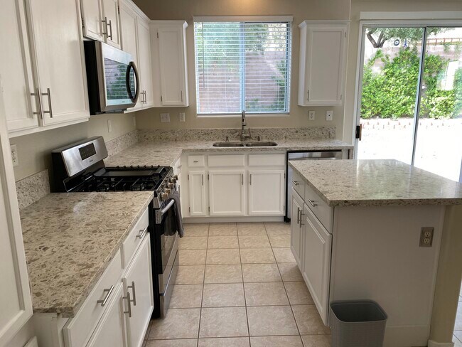 Building Photo - 6005 Linosa Ct