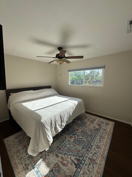 Building Photo - 802 Ridge Rd