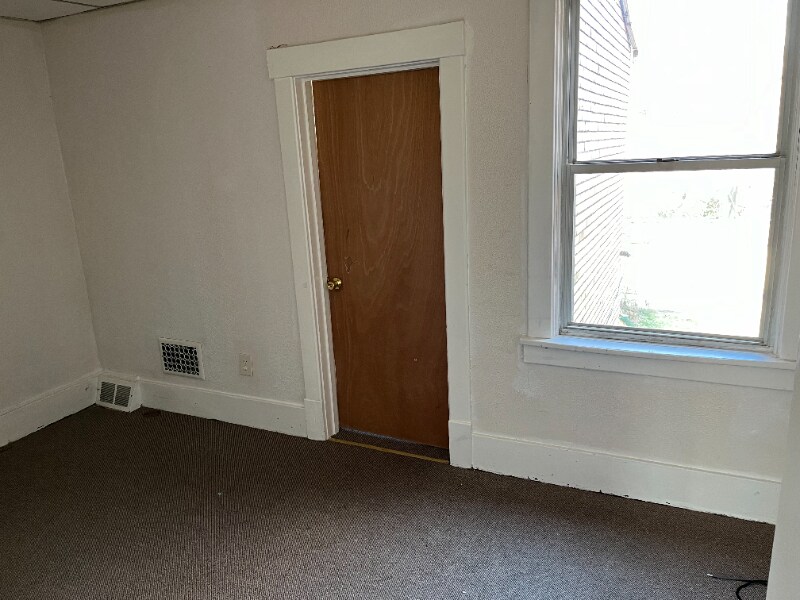 Building Photo - 1619 Lenz Ave