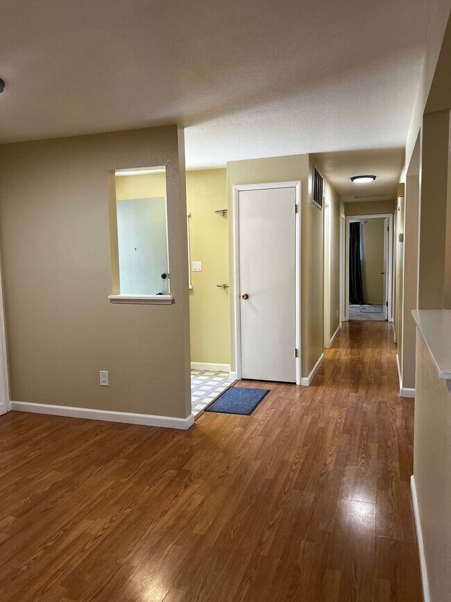 Building Photo - 515 Nancy Cir
