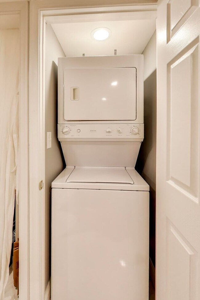 Building Photo - Sprawling 5 Bed, 3 Bath, Two Kitchens, Dual Back Decks, Two Office/Den Townhouse, 2 WD in Unit - ...