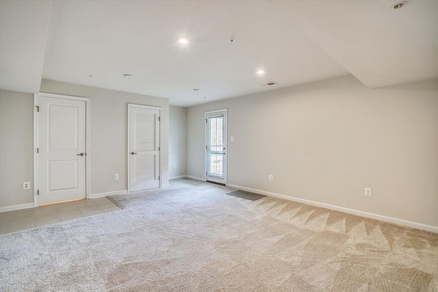 Building Photo - 8303 Encore Dr