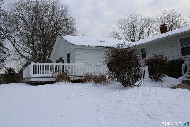 Building Photo - 14 Knollwood Dr