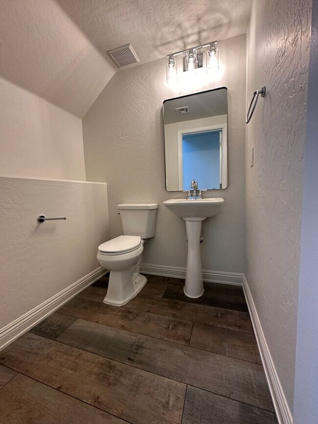 Building Photo - ANTHEM HIGHLANDS!! READY FOR IMMEDIATE MOV...