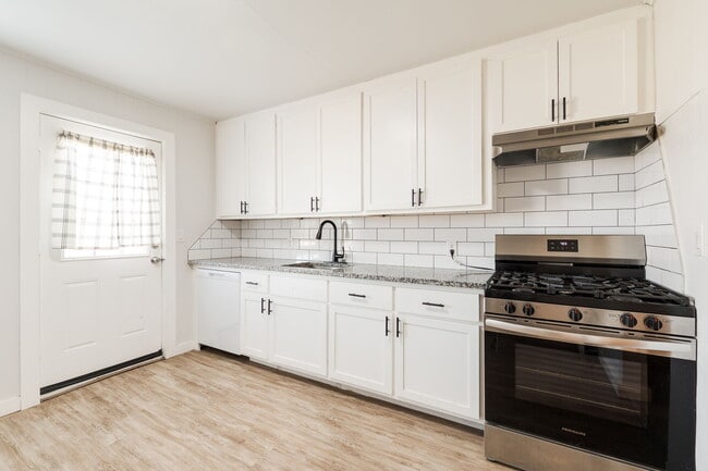 Building Photo - 314 W 36th St