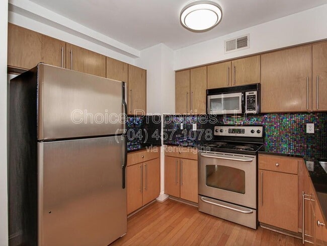 Building Photo - 227 N Dotger Ave