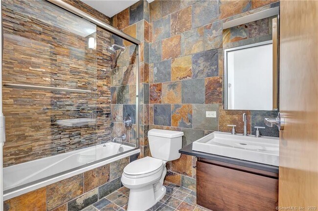 Building Photo - 33 N Water St