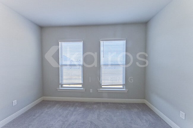 Building Photo - 3207 Rosehill Dr