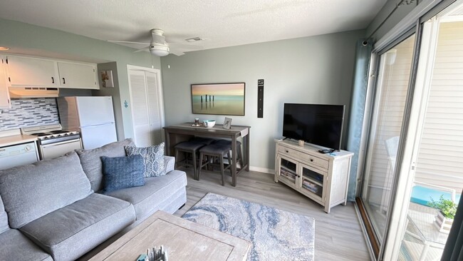 Primary Photo - Nicely furnished 1 bedroom/1 bath 2nd floo...