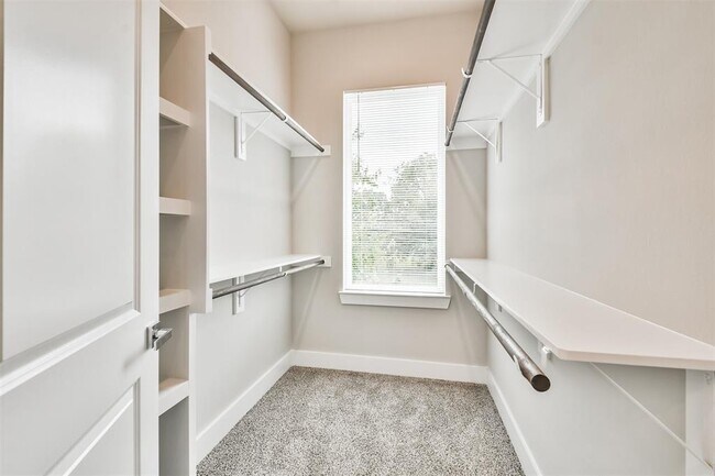 Building Photo - 810 Mansfield St