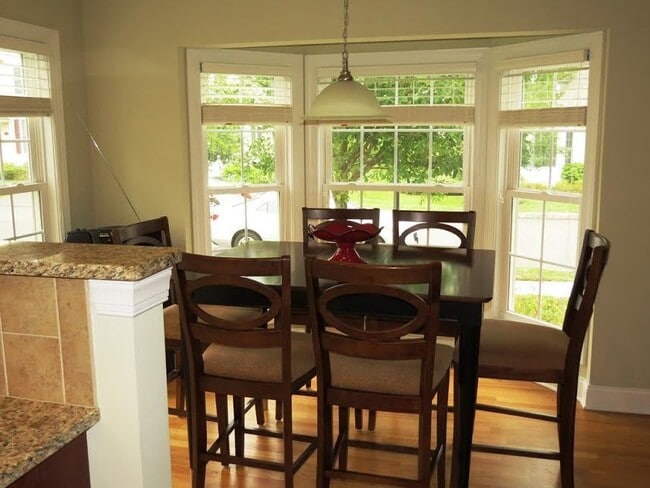 Building Photo - Newington Ridge Toll Brothers Luxury Townh...