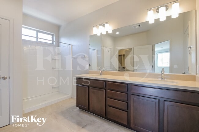 Building Photo - 9662 S Via Bandera