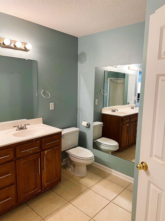 Building Photo - 9837 Oldham Dr