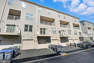 Building Photo - 707 Thomas Ln