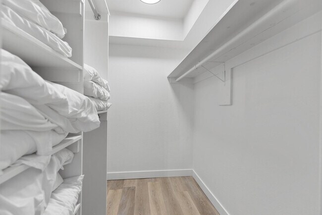 Building Photo - 302 E Monte Vista Rd