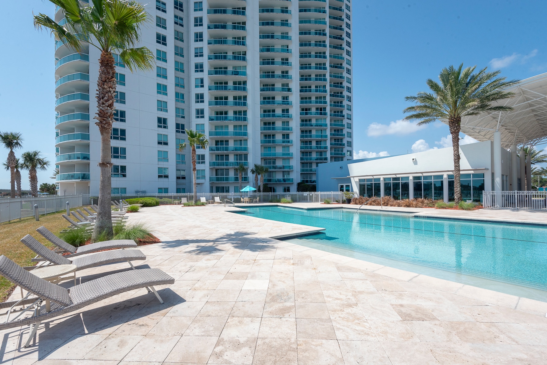 Building Photo - 231 Riverside Dr