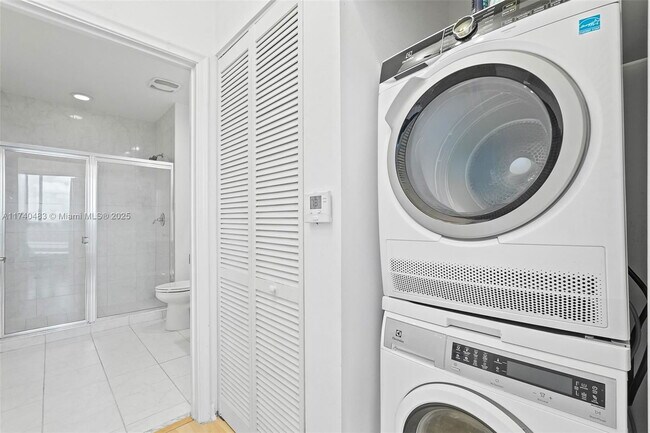 Building Photo - 2775 NE 187th St