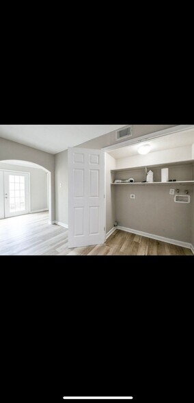 Building Photo - 2585 Marilee Ln