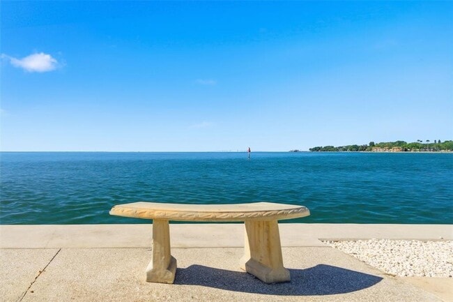 Building Photo - 5280 Coquina Key Dr SE