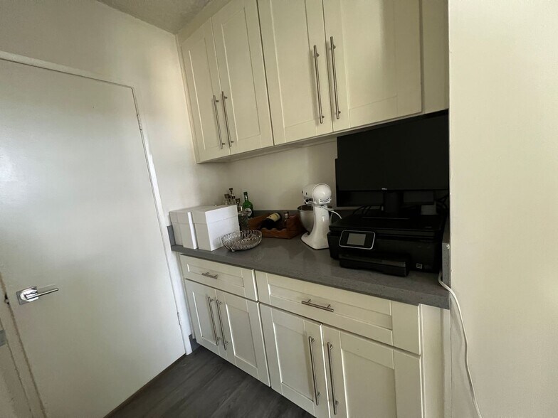 Building Photo - 3359 Mentone Ave