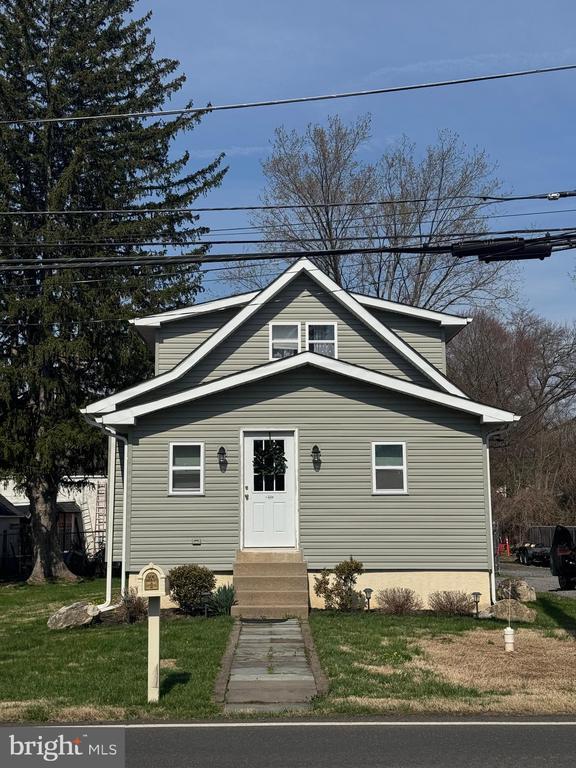 Building Photo - 422 Kansas Rd