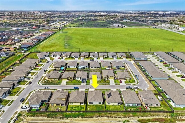 Building Photo - 2214 Cuarzo Dr