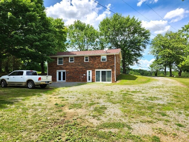 Building Photo - Quiet Country 3BR Ranch with 3.8acres betw...