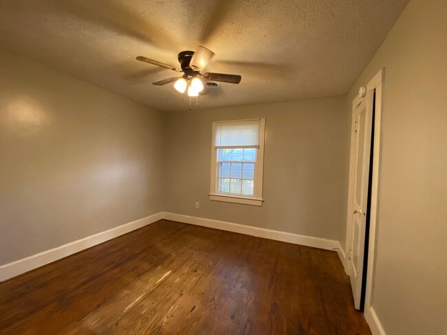 Building Photo - 202 Francis St W