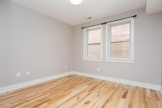 Building Photo - Bright Two Bedroom on U Street!