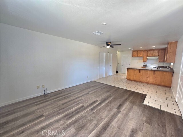 Building Photo - 8451 Oleander Ave