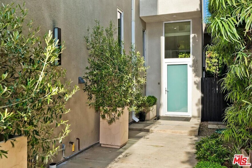 Building Photo - 614 Westmount Dr