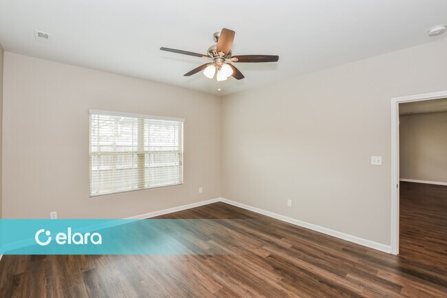 Building Photo - 215 Village Springs Dr