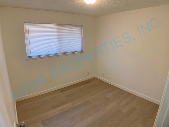 Building Photo - Charming 3-Bed Retreat with 2 Full Baths in Portland's Heart – 1000 Sq Ft of Comfort!