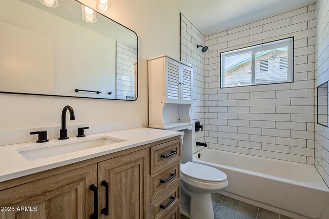 Building Photo - 2028 S College Ave