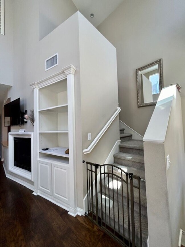 Building Photo - 2bed 2bath 1,401 Sqft VANTIS Condo in the Heart of Aliso Viejo