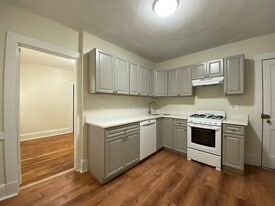 Building Photo - 17 Lakeville Rd