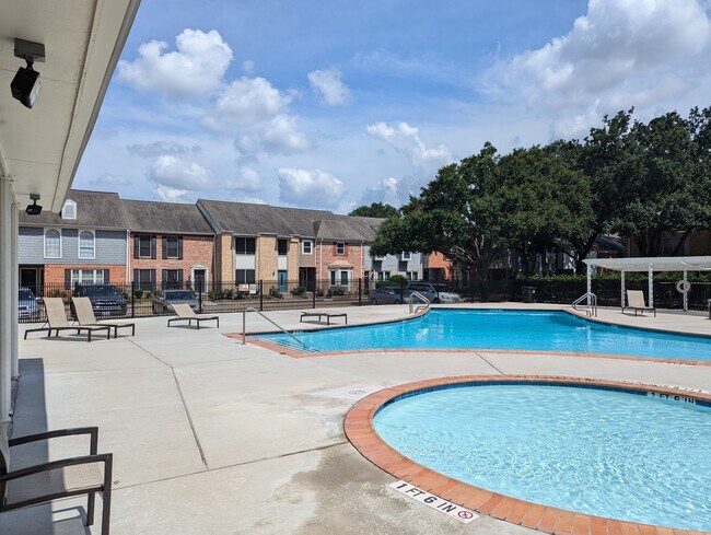 Pool Common Area - 1687 W Sam Houston Pky S