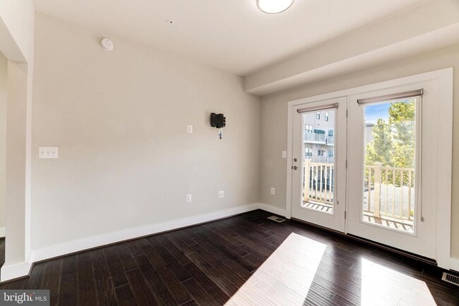 Building Photo - 44752 Tiverton Sq