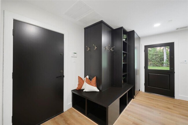 Building Photo - 5510 Harvest Oak Landing Dr