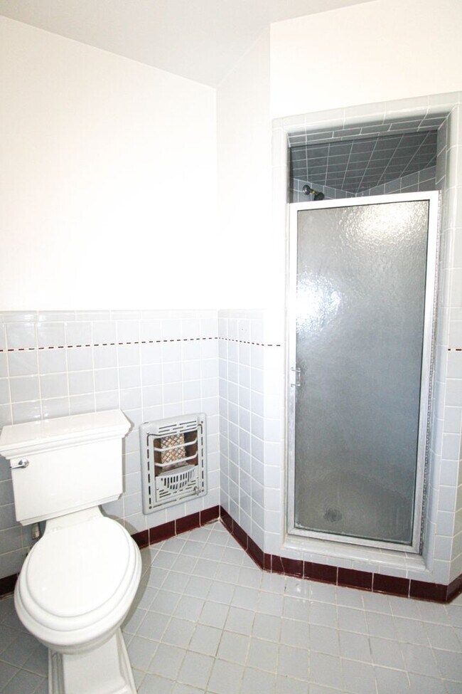 Building Photo - 434 Cosgrove St