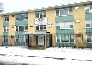 Building Photo - 410 E 107th St Chicago, IL 60628