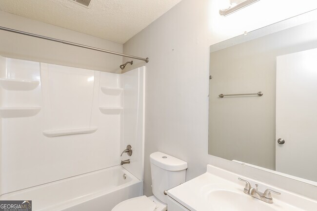 Building Photo - 661 Overlook Ct