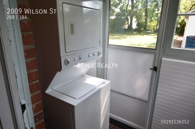 Building Photo - 2009 Wilson St