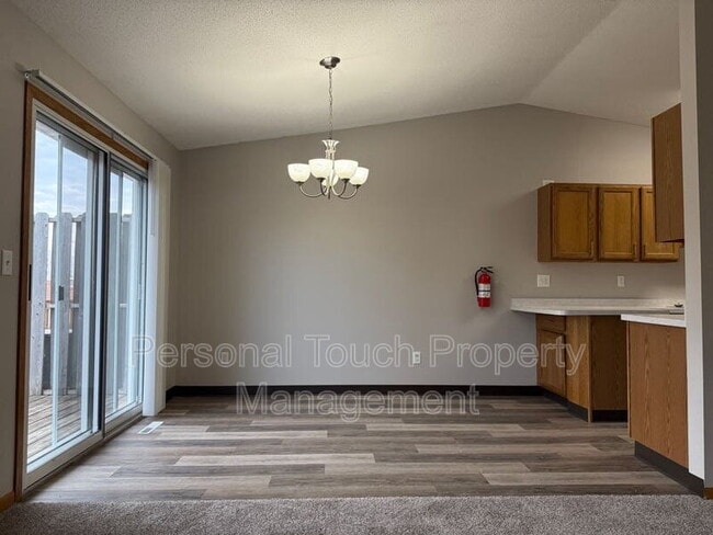 Building Photo - 2510 Amber Valley Ct S