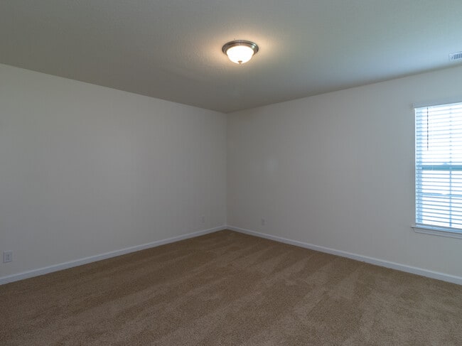 Building Photo - 4831 Birchcrest Ln